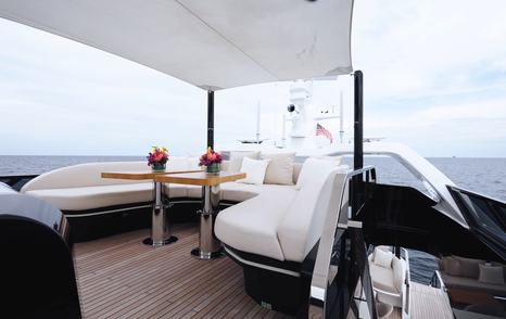 Mangusta-104-REV-sportsbridge-dinette