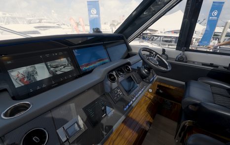 Riviera-6800-Sport-Yacht-dash