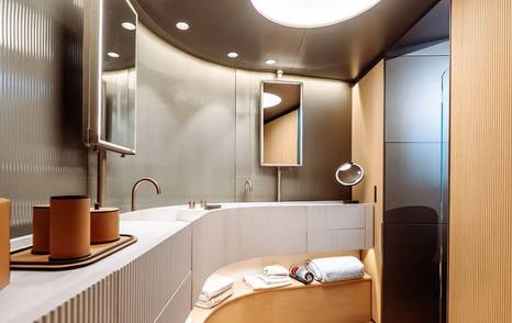Sanlorenzo motor yacht Sal ensuite with wood details 