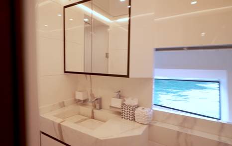 AB-80-Review-VIP-ensuite