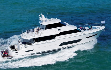 Horixon V80 motor yacht cruising shot