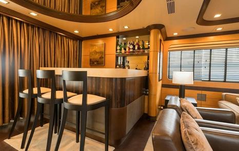 Superyacht Serenity II main saloon bar