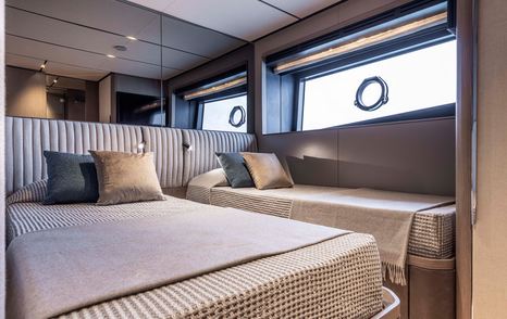 Ferretti-Infynito-90-twin-cabin