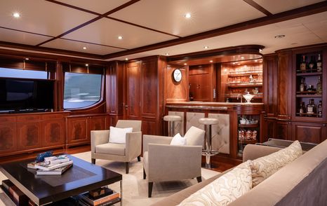 Benetti motor yacht Virtue sky lounge with bar 