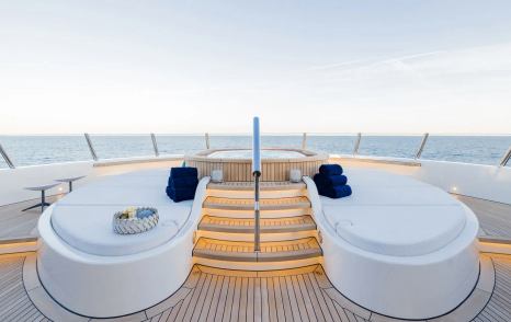 Superyacht Here Comes The Sun upper deck jacuzzi with sunpads 