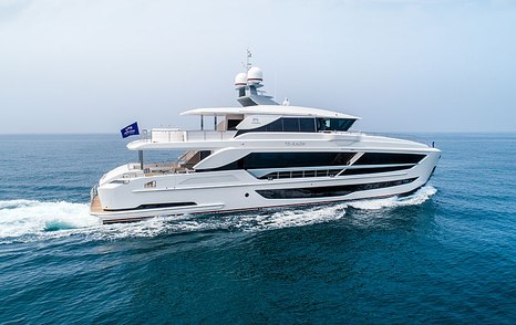 Side view of Horizon Yachts FD102 underway at sea