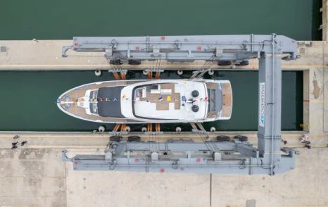 Overhead view of Extra X99 Fast being launched in dock.