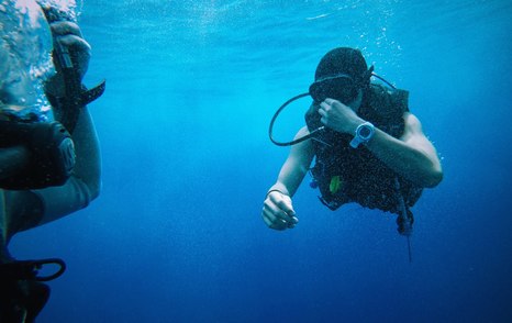 The Boat Show has a dive tank that guests can use