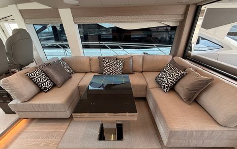 Sunseeker-75-Sport-Yacht-Review-saloon-seating