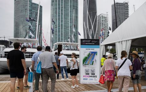 Pontoons brimming with visitors at DBMIBS