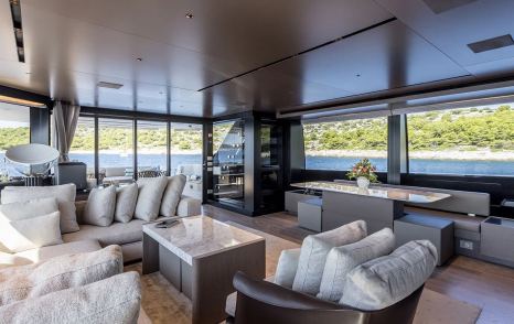 Motor Yacht JICJ main saloon seating area 