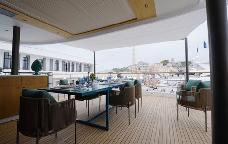 Sirena 118 bridge deck aft with freestanding seating and dining area