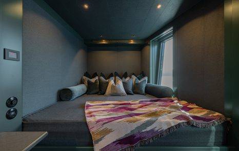 Superyacht Pink Shadow dayhead bed 