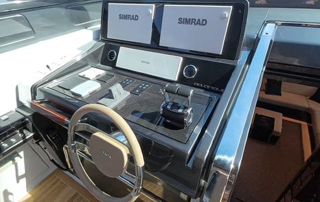 Riva-68-Diable-Review-helm-dashboard