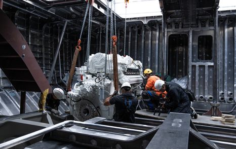 The engine for superyacht Project SETTEESETTANTA being fitted into the hull