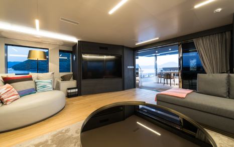 Numarine 32XP motor yacht saloon with mounted TV