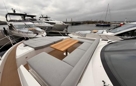 Sunseeker-75-Sport-Yacht-Review-foredeck-table