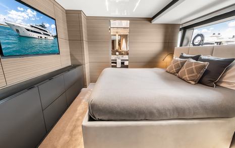 Custom Line Navetta 42 Motor Yacht Future guest cabin 