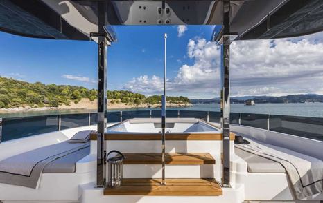 Motor Yacht Sokny foredeck sunbathing area 