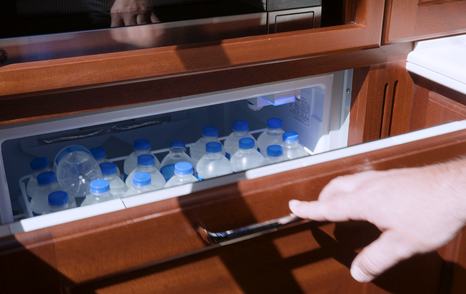 Vicem-65-Classic-Review-galley-cooling-space