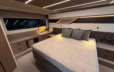 Sunseeker-75-Sport-Yacht-Review-owner-cabin-berth