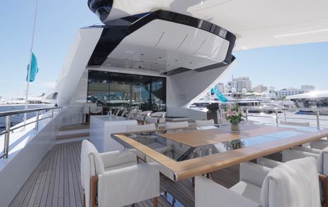Mangusta-GranSport-54-Review-upper-deck-aft-dining