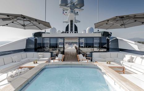 Superyacht DreAMBoat's jacuzzi