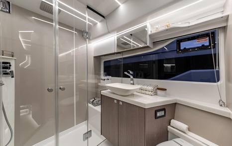 Galeon-450-HTC-ensuite