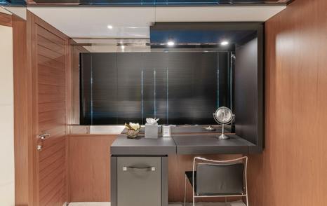 Motor yacht Beyond Beyond cabin office