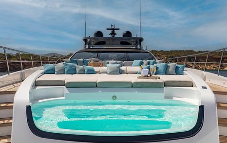 Mangusta GranSport 34 motor yacht foredeck glass infinity pool