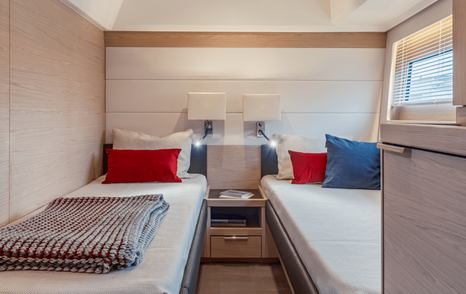 Beneteau Grand Trawler cabin