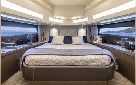 Invictus Yachts TT460 Mk1 motor yacht master cabin