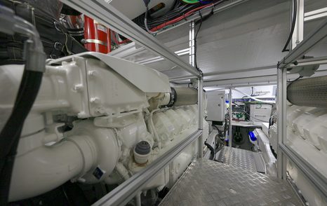 Sunseeker-Ocean-156-engine-blocks