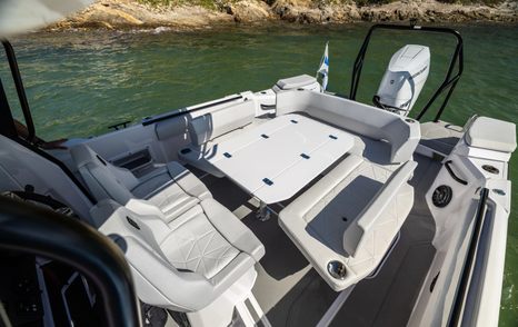 Axopar-29-CCX-Review-aft-deck-seating
