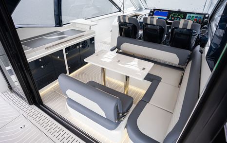 Galeon-435-GTI-Review-saloon-table
