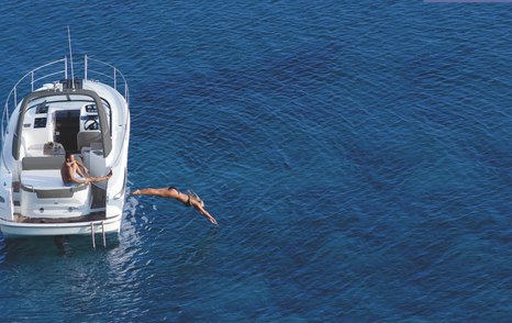 Birdseye view of Bavaria S29 deck