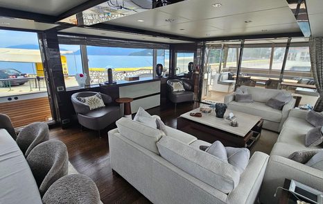 Motor Yacht Halwa interior sofas and coffee table