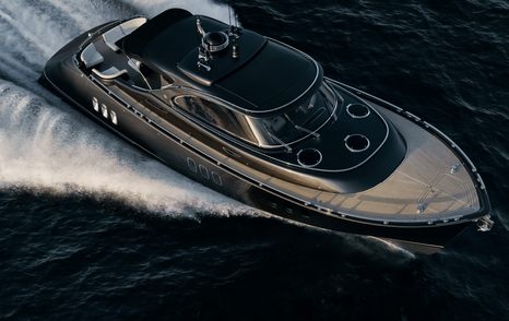 Zeelander 6 motor yacht under way 