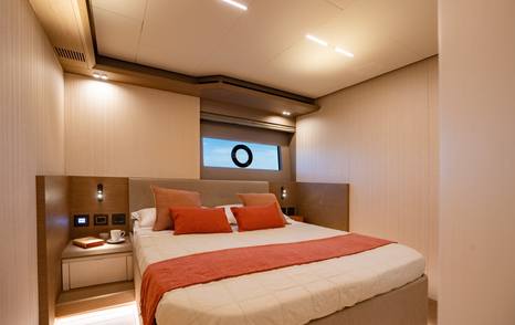 Pardo Yachts E72 guest cabin