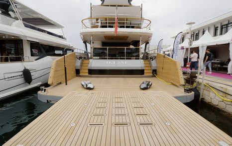 Sirena 118 beach club with fold-down terraces and watersports toys