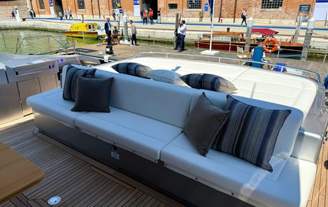 Pershing-8X-Review-cockpit-lounging