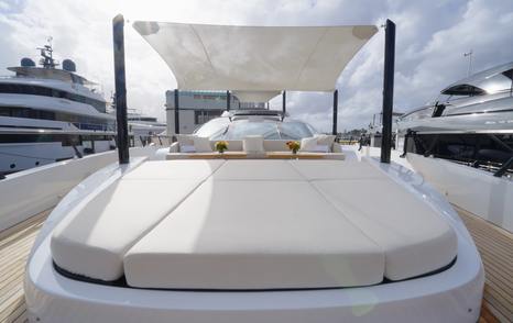 Mangusta-104-REV-foredeck-sunpad