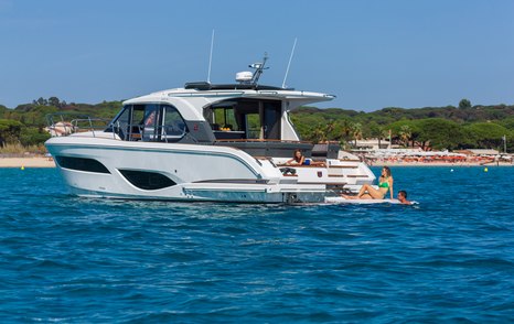 Marex-440-Scandinavia-Review-lifestyle-at-anchor