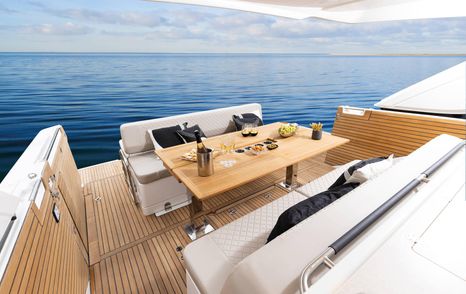 Jeanneau DB/43 aft deck with dining