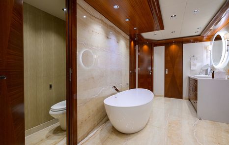 Superyacht Neenah master cabin ensuite