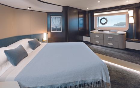 master cabin on the Azimut 55 yacht