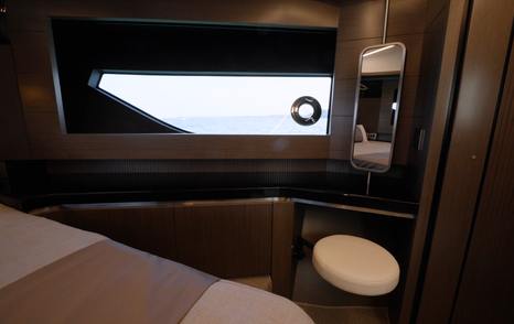 Pearl-63-Review-VIP-cabin-bureau