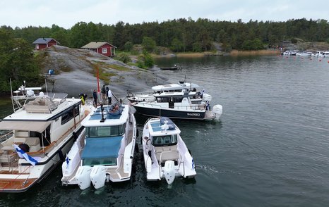 Axopar-29-XC-Cross-Cabin-Review-berthed