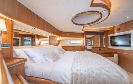 Motor Yacht Harrys Game guest cabin