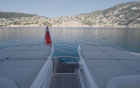 Princess-S80-cockpit-view-aft